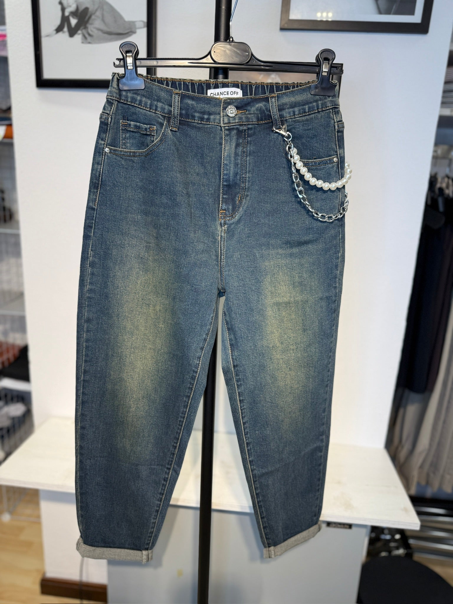 Jeans elasticizzato con catena