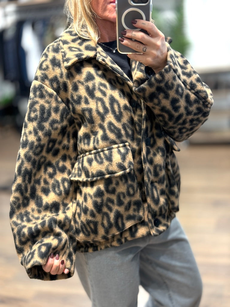 Giaccone animalier con tasche