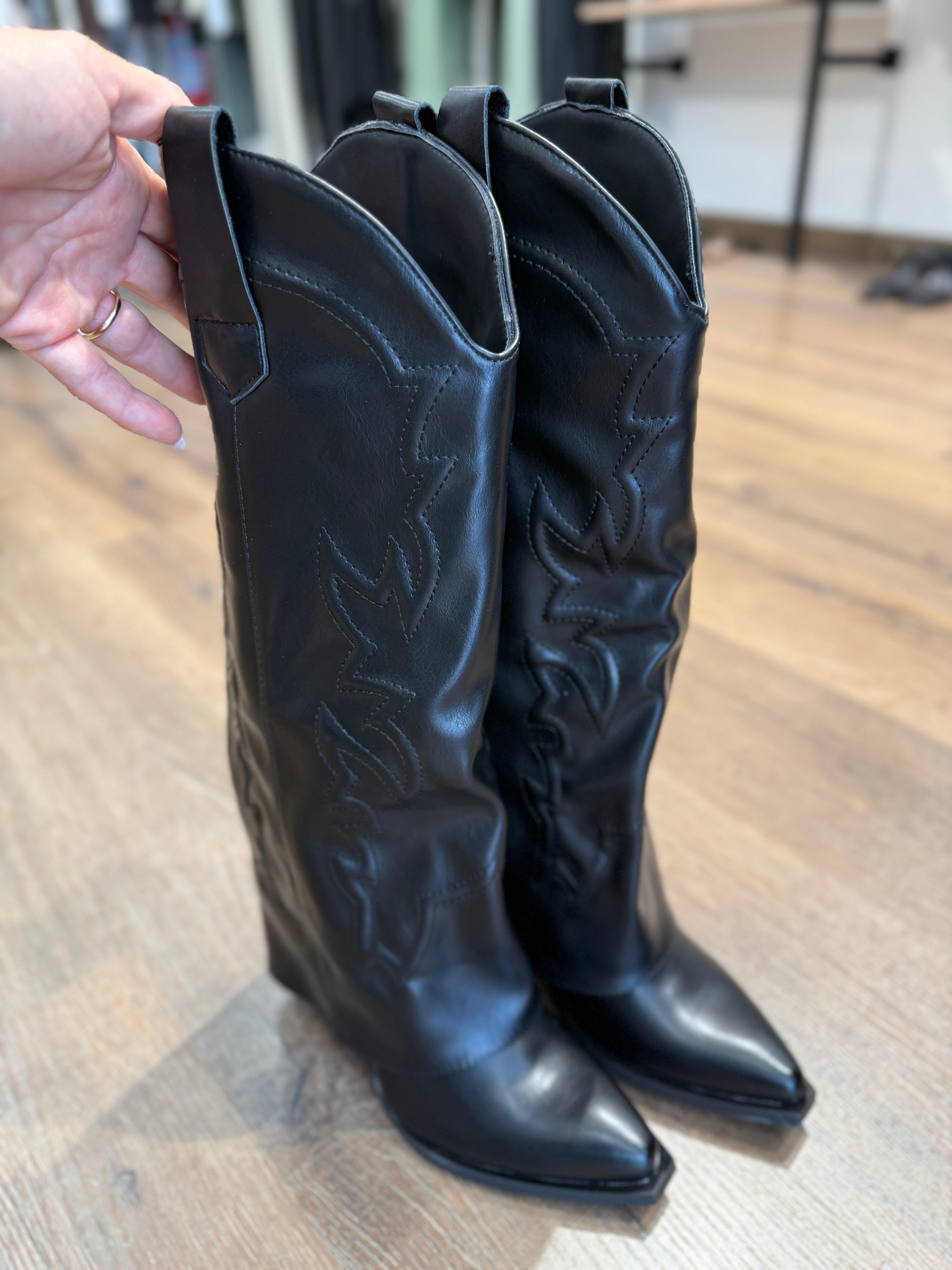 Texano nero con cuciture