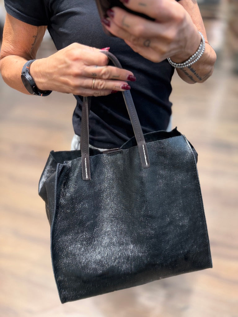 Borsa in pelle effetto metallo