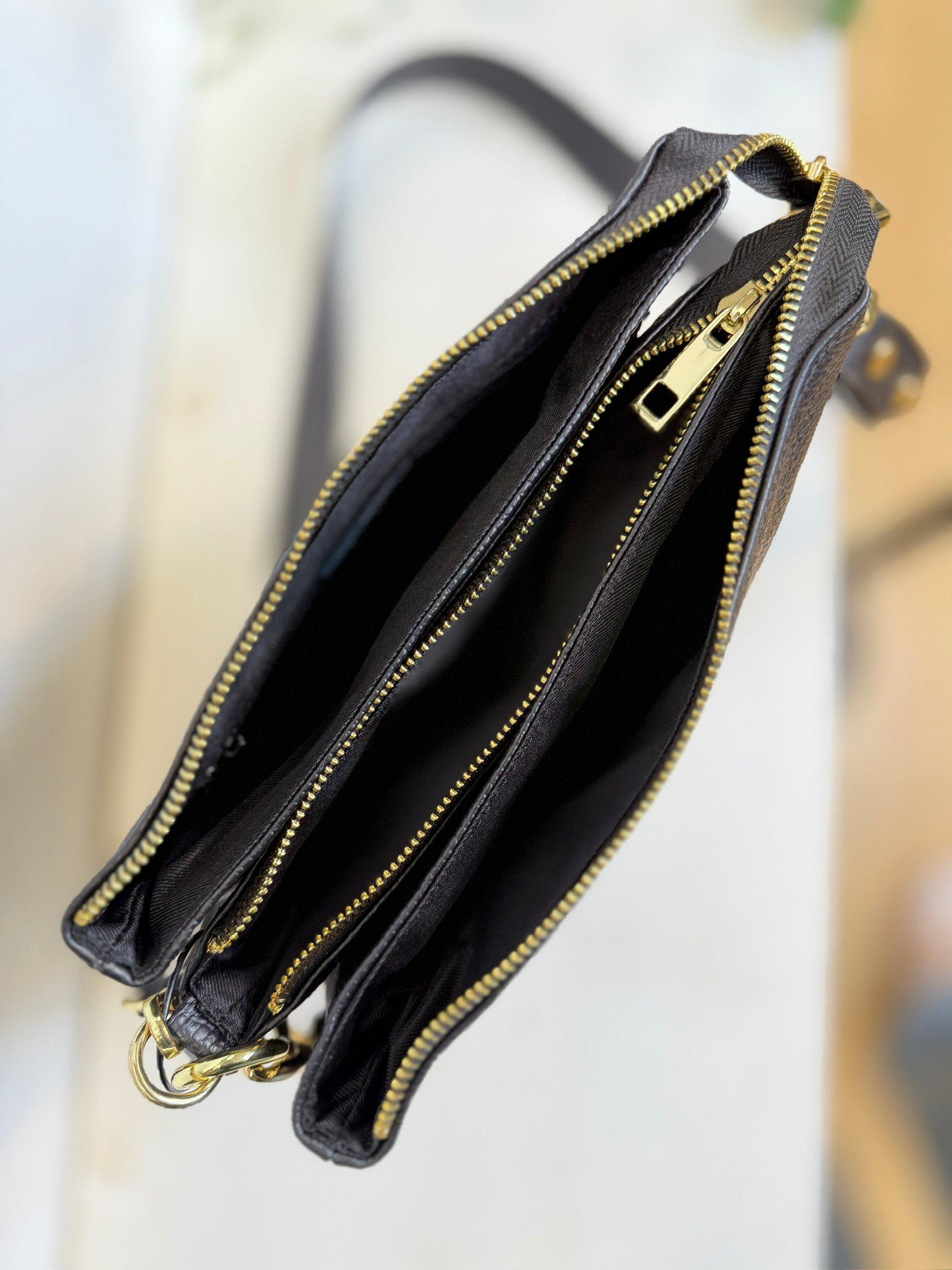 Borsa con tripla tasca in pelle