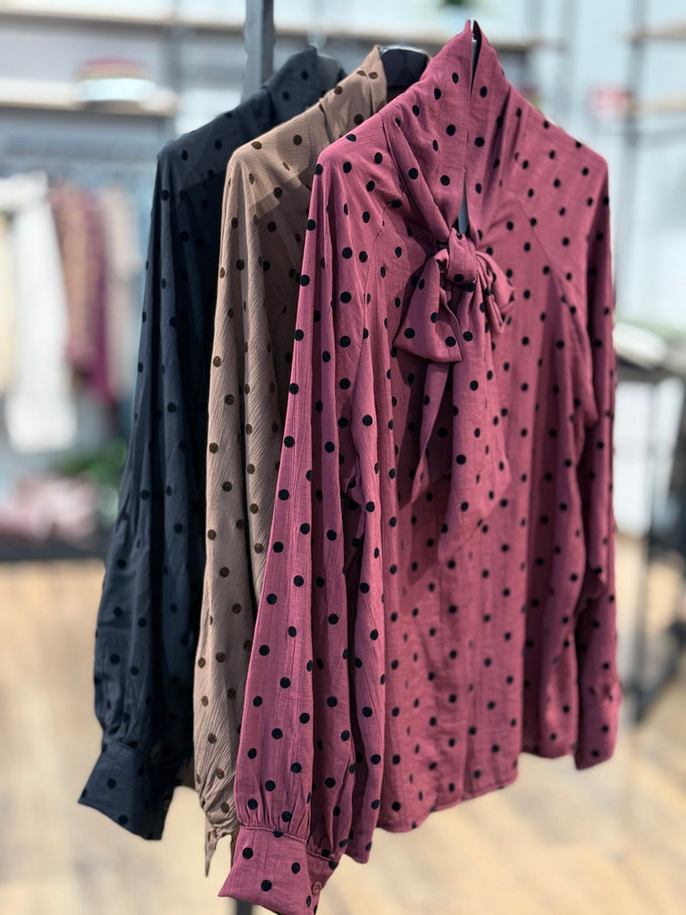 Camicia con fiocco a pois