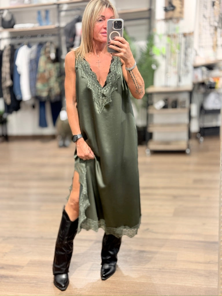 Abito sottoveste in viscosa con inserti in pizzo