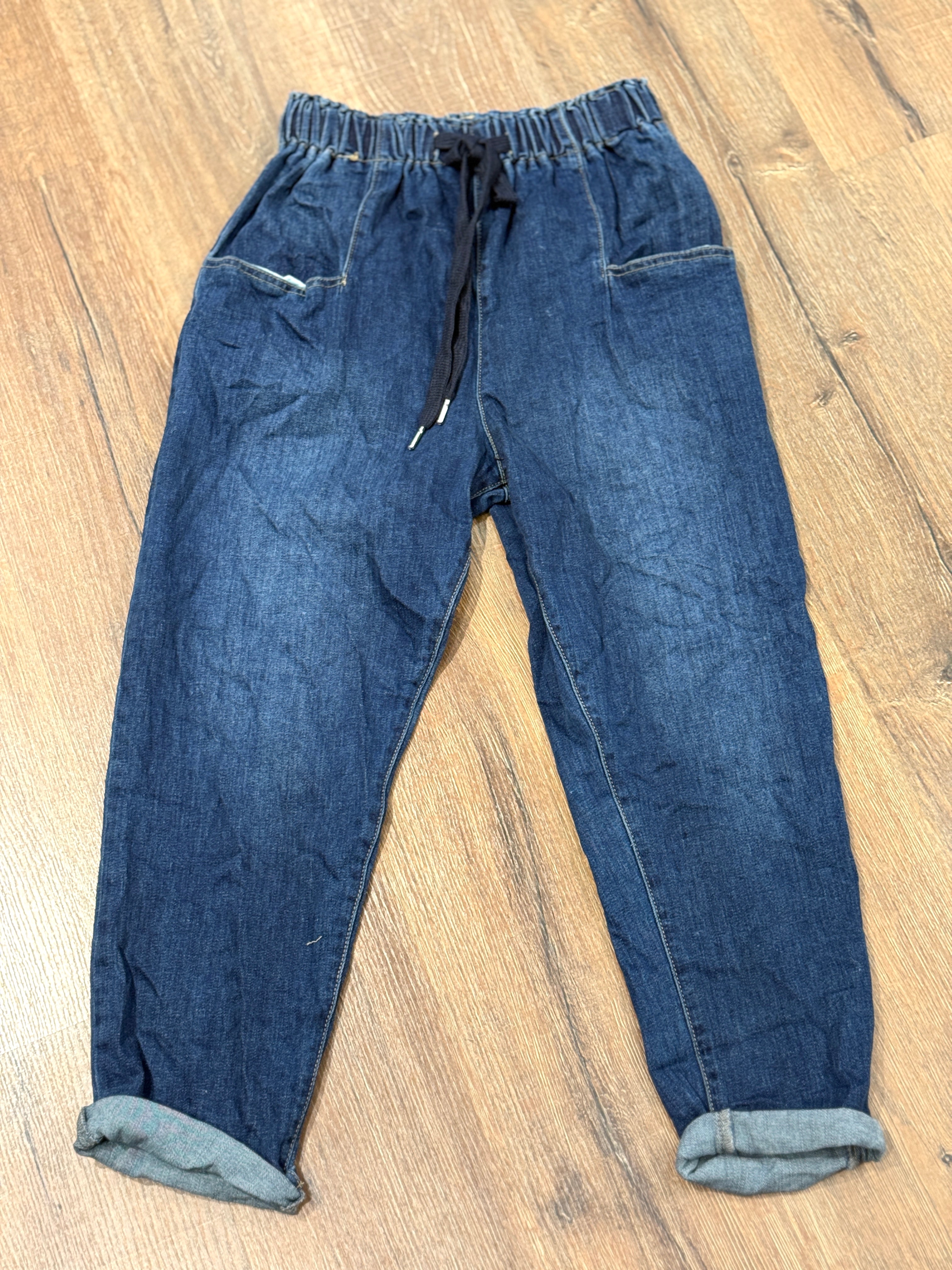 Jeans con tasche e elastico in vita