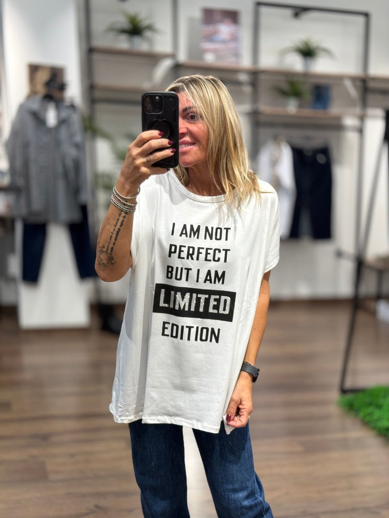 T-shirt con scritta "I am not perfect..."