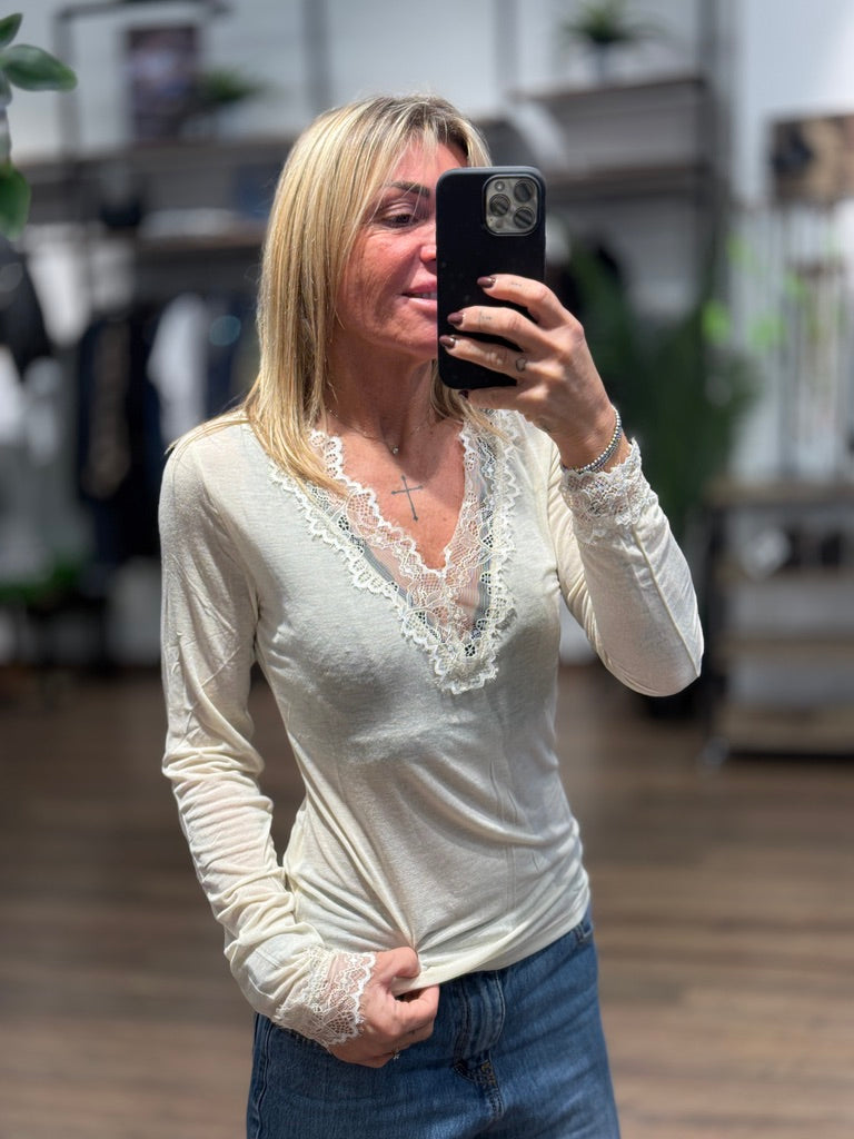 Tshirt scollo pizzo misto cashmere.