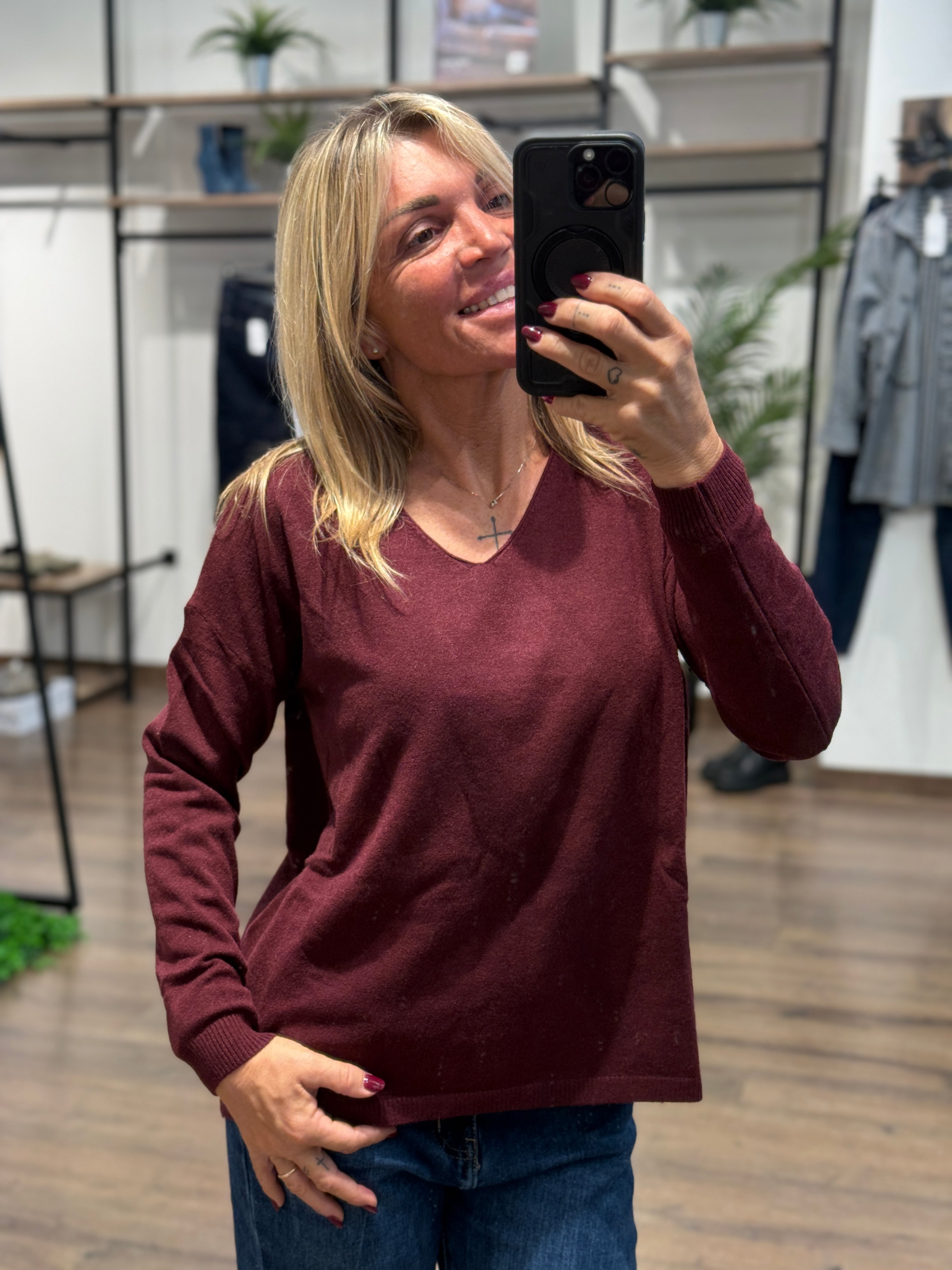 Maglia scollo a V dal taglio morbido