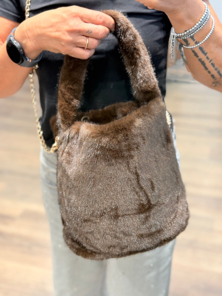 Borsa a mano in pelliccia sintetica