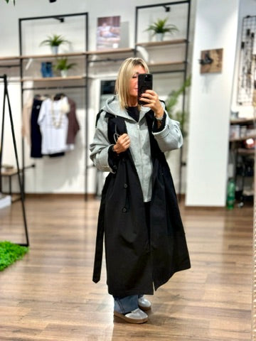 Trench bicolor con inserti in felpa