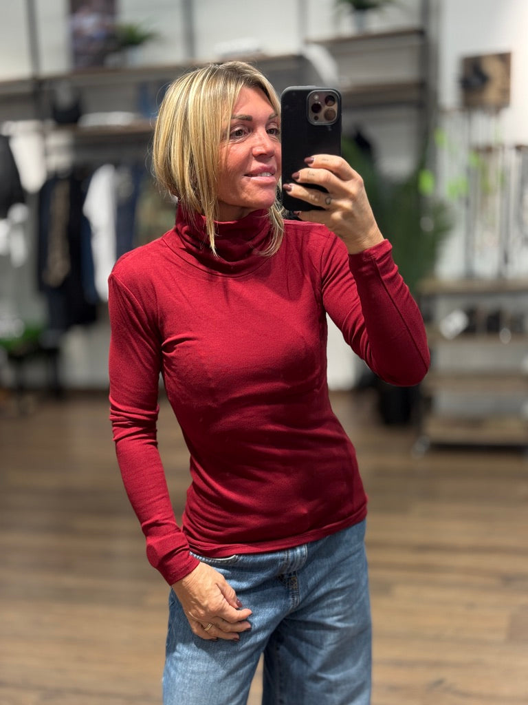 Maglia dolcevita basica