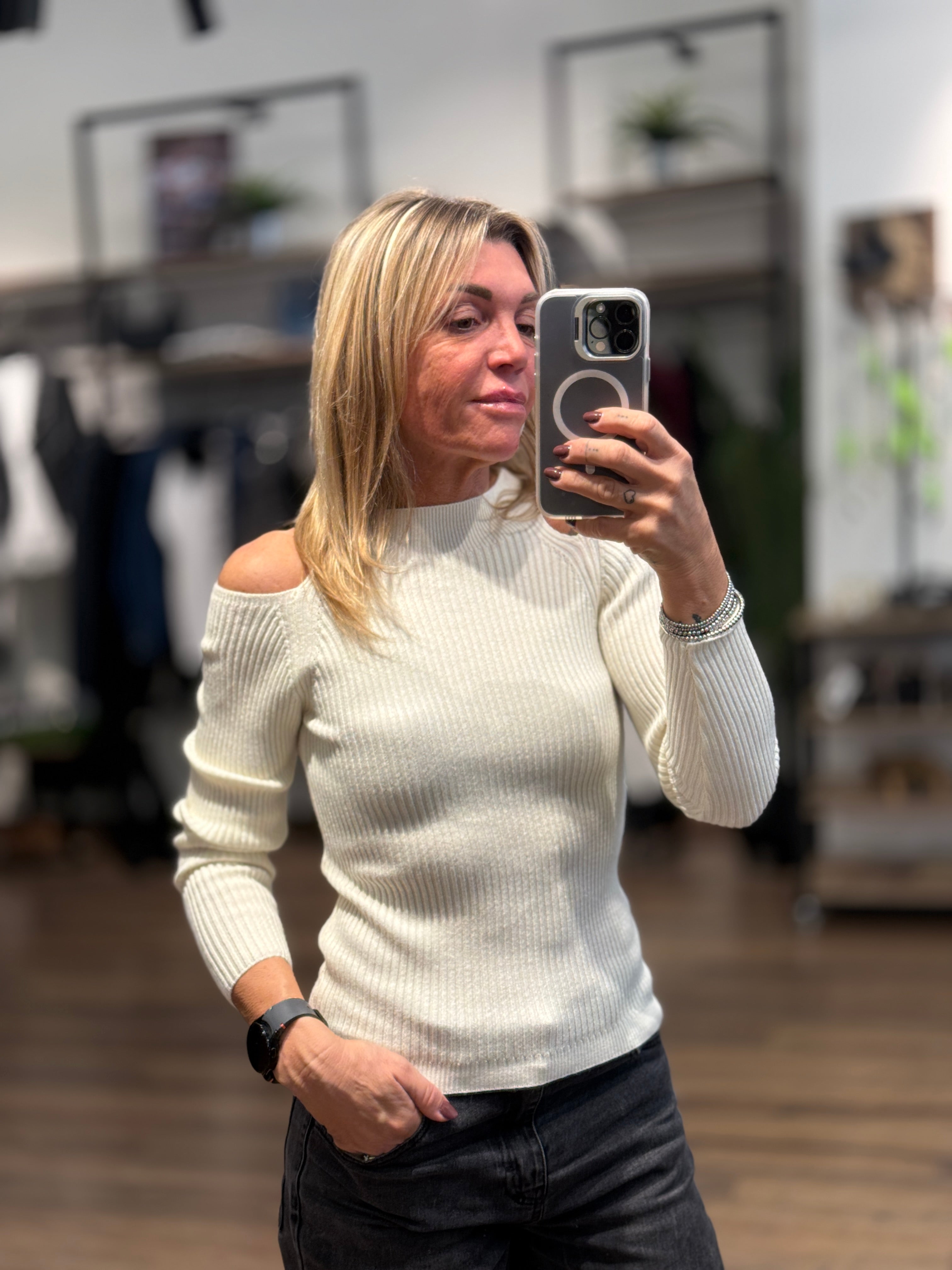 Maglia con spalle scoperte