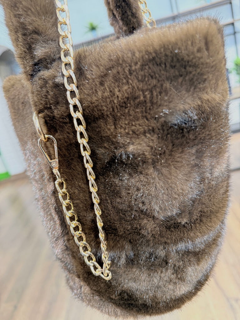 Borsa a mano in pelliccia sintetica