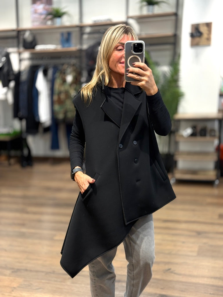 Gilet asimmetrico in taglio vivo