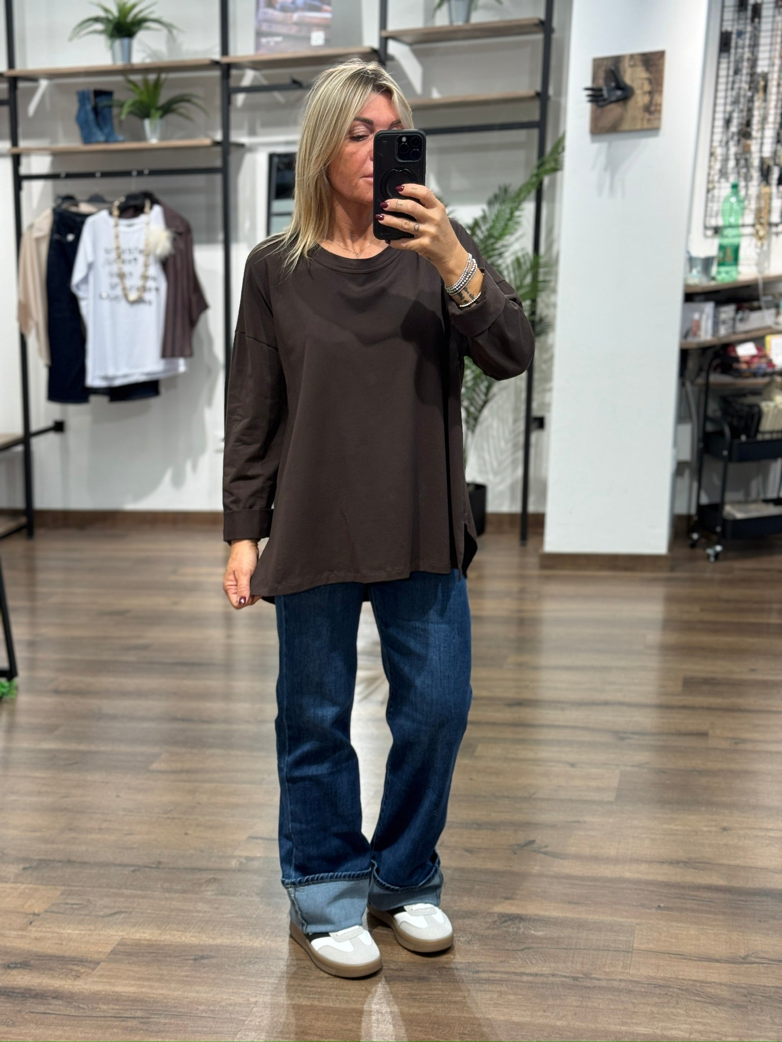 T-shirt manica lunga con bottoni dietro