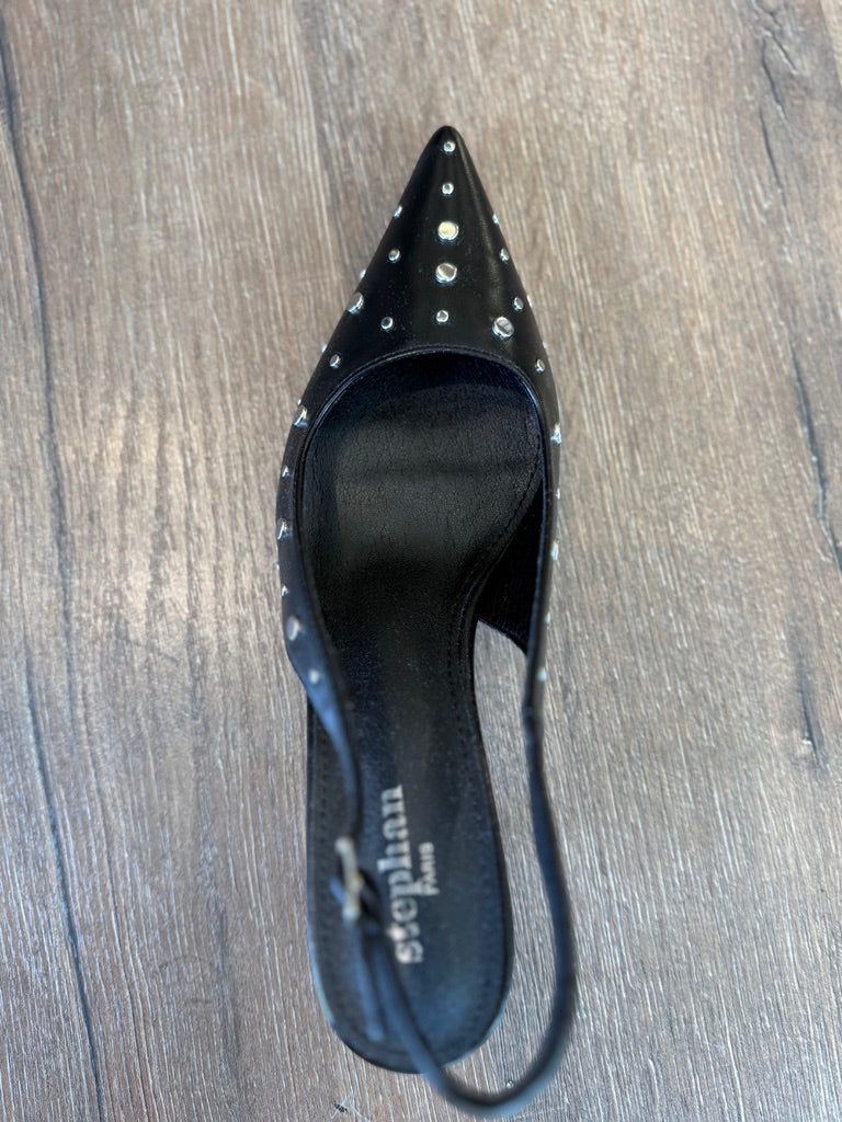 Scarpa modello Chanel con borchie