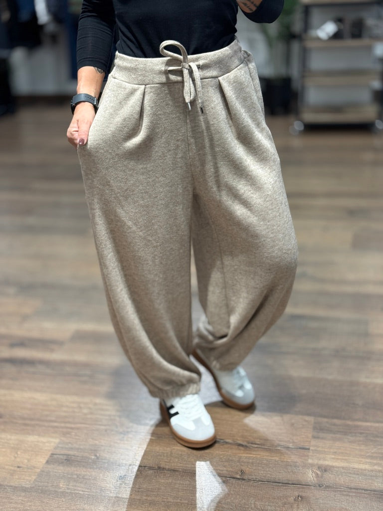 Pantalone in maglia con elastico sulle caviglie