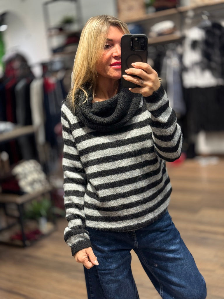 Maglia righe collo sceso