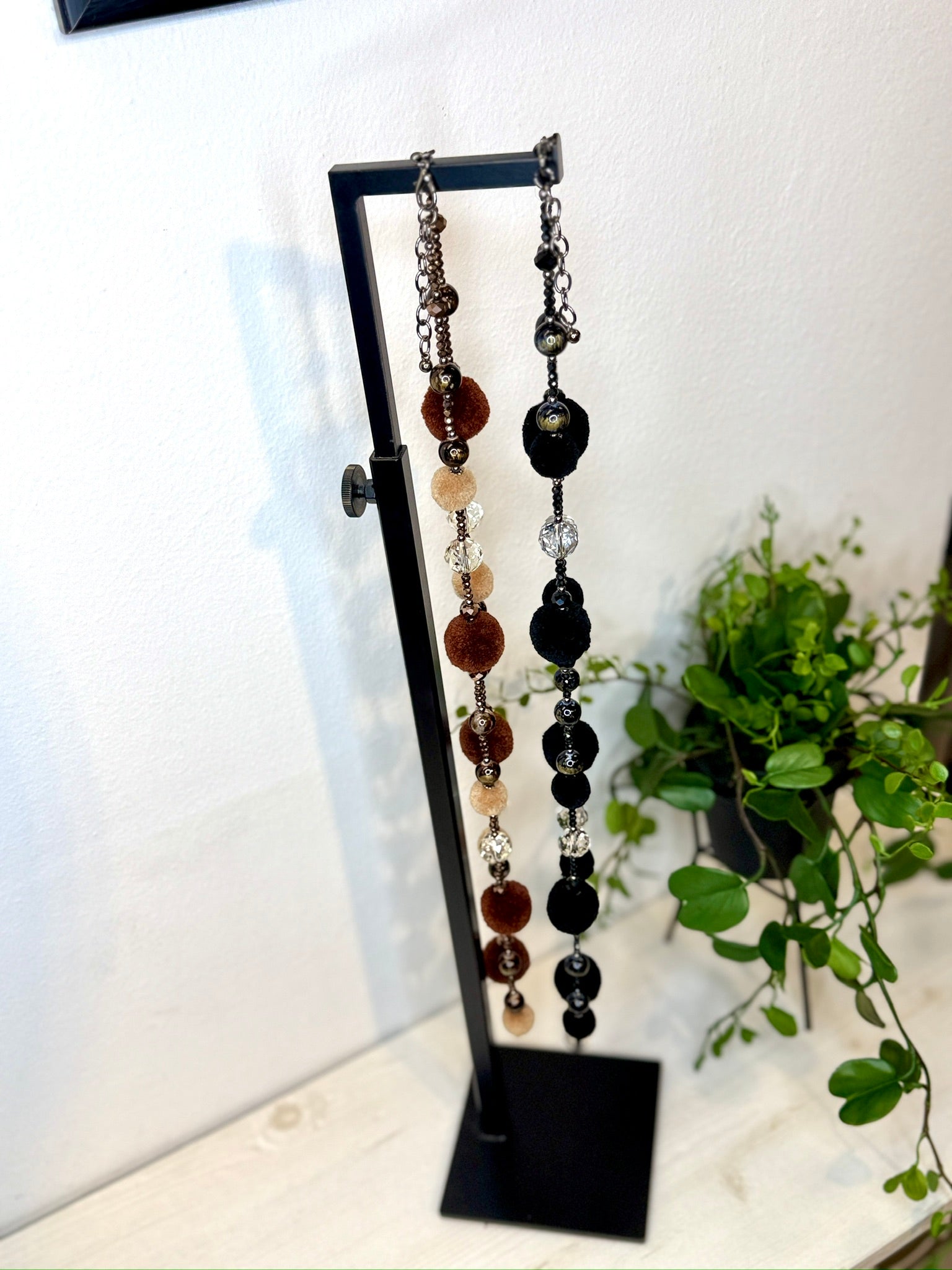 Collana con sfere in tessuto