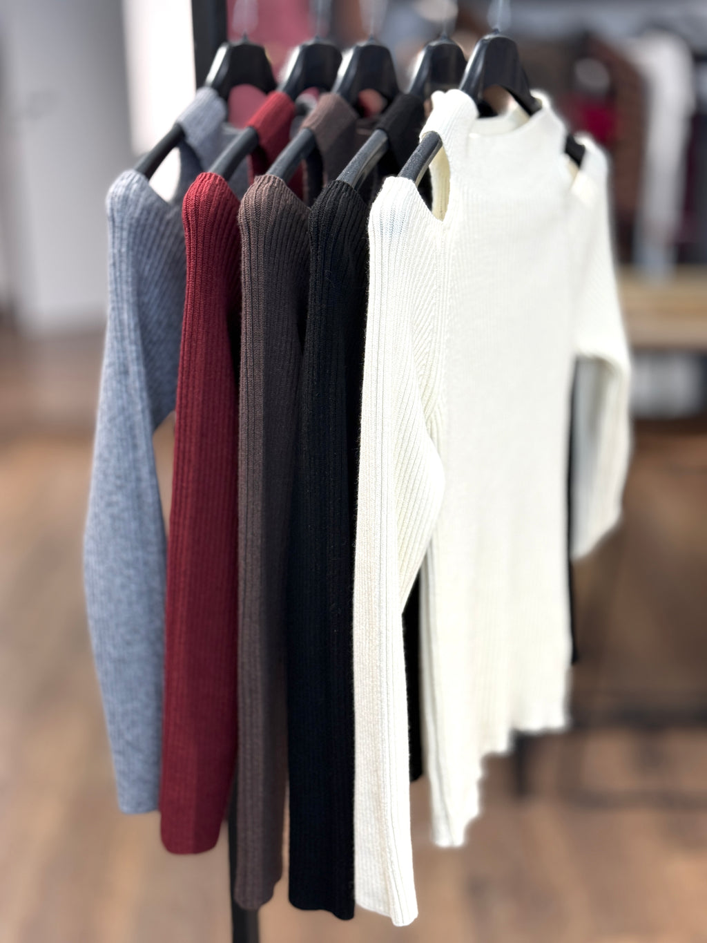 Maglia con spalle scoperte
