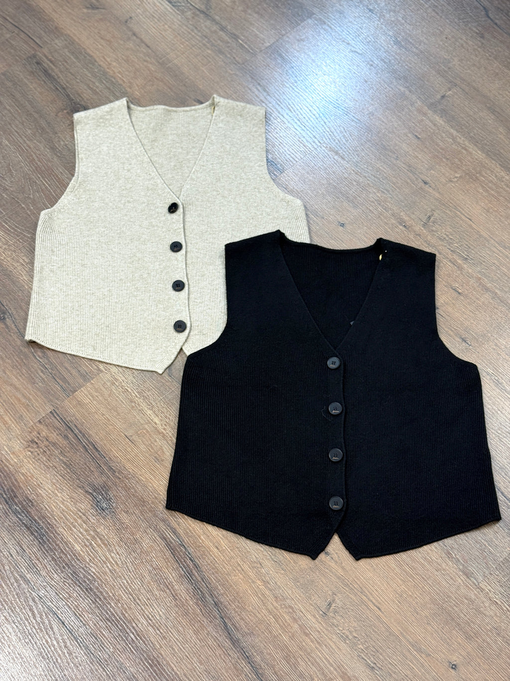 Gilet corto in maglia a costa sottile