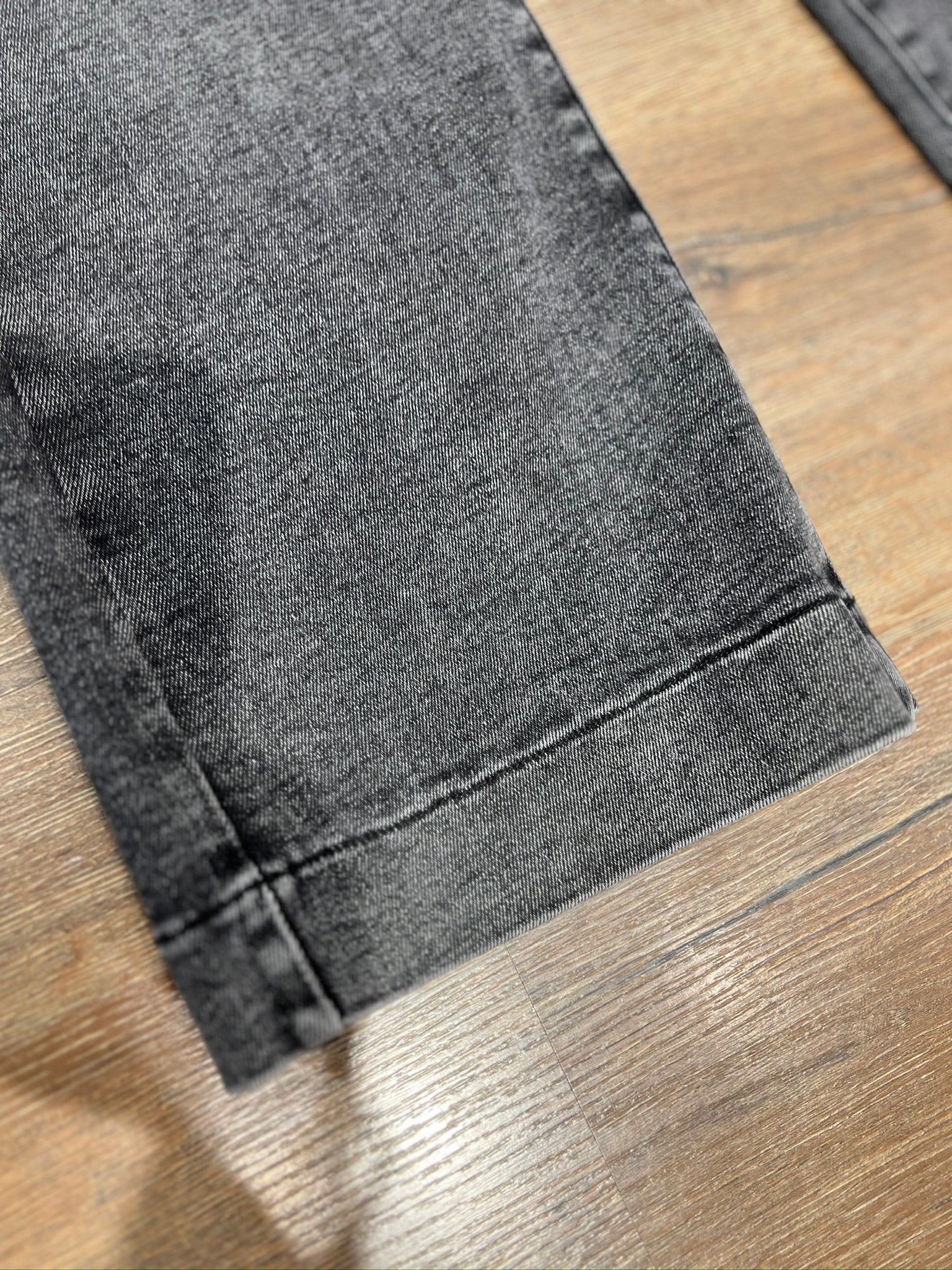 Jeans a gamba larga grigio scuro
