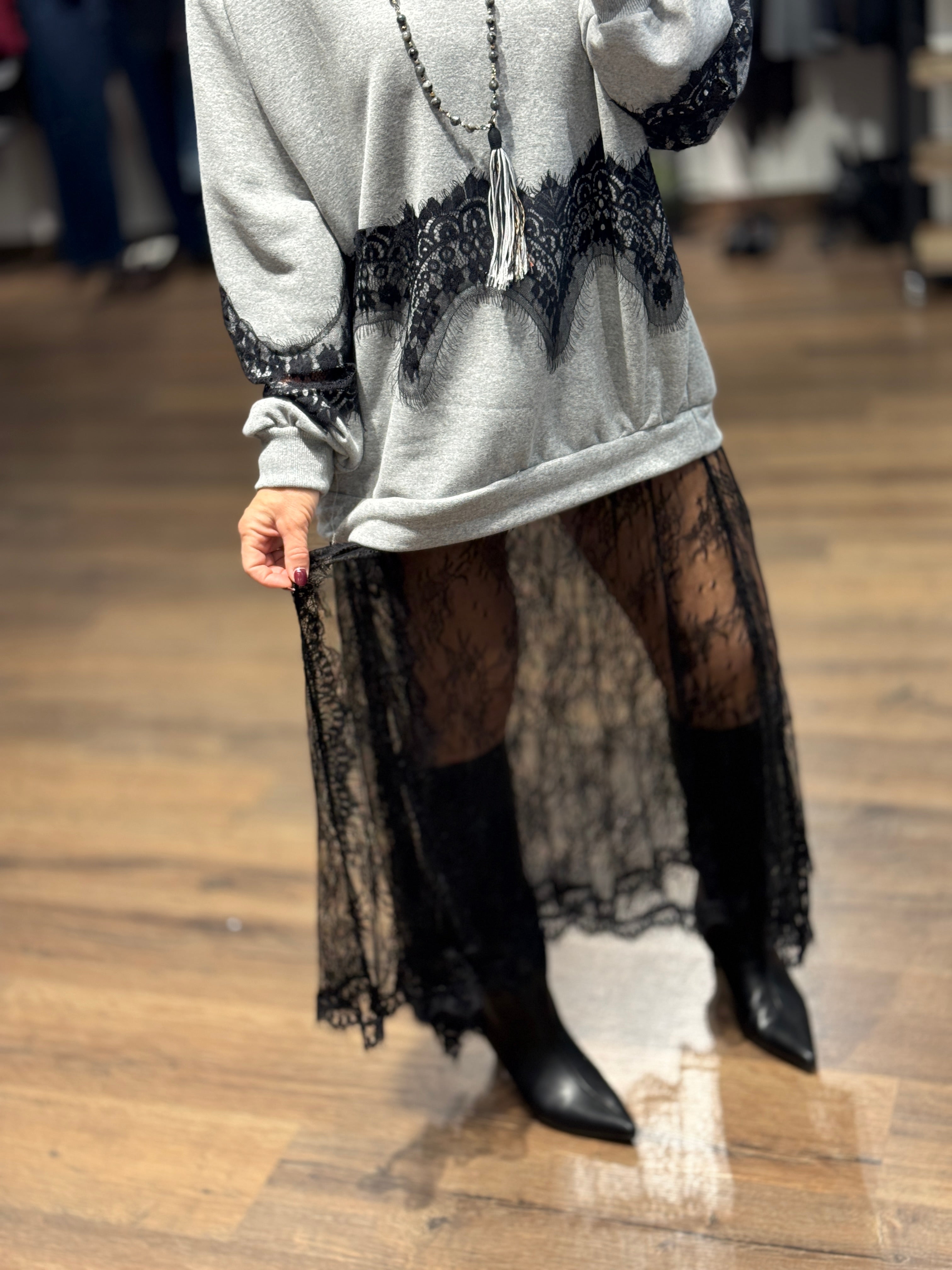 abito in felpa con pizzo