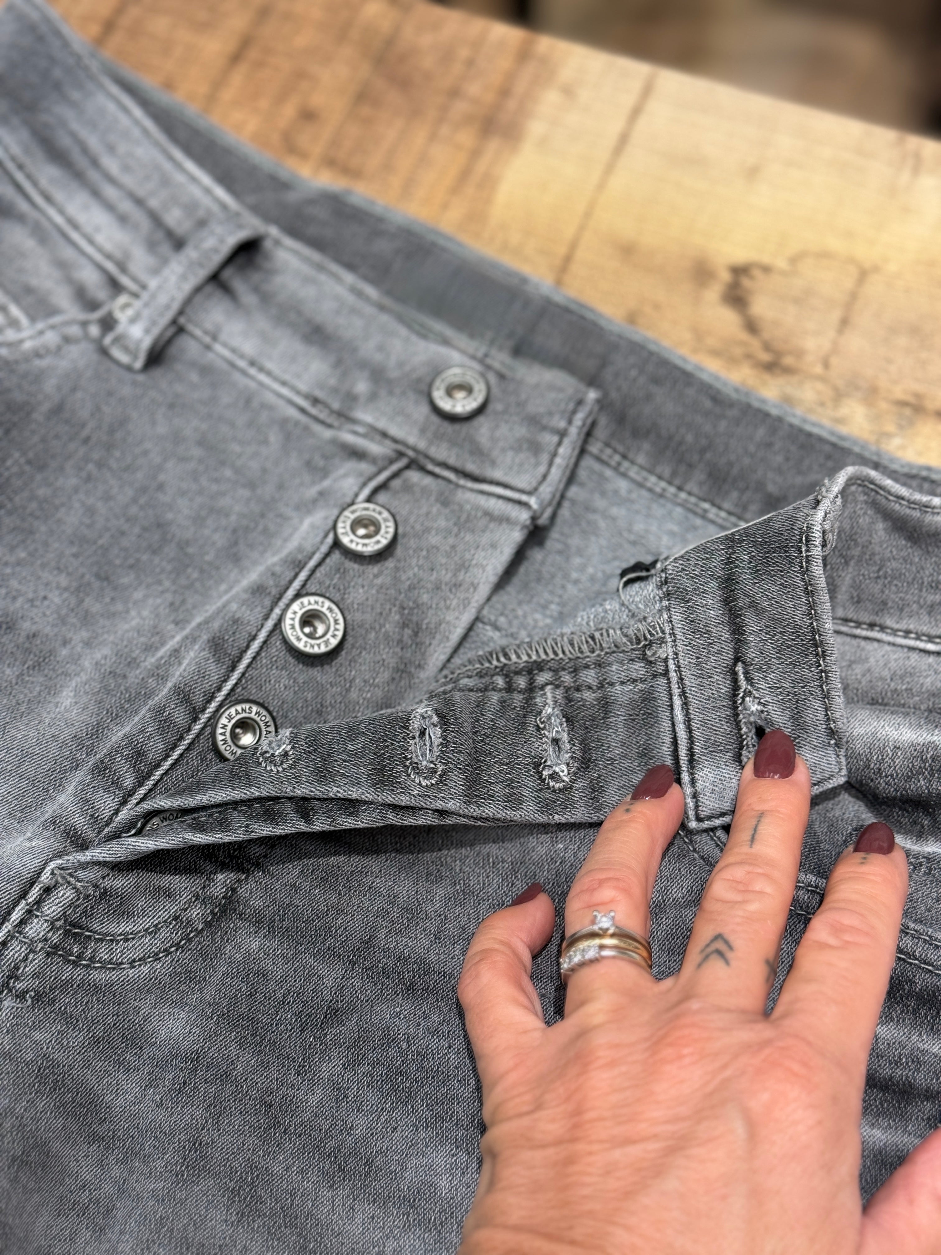 Jeans grigio  con chiusura bottoni