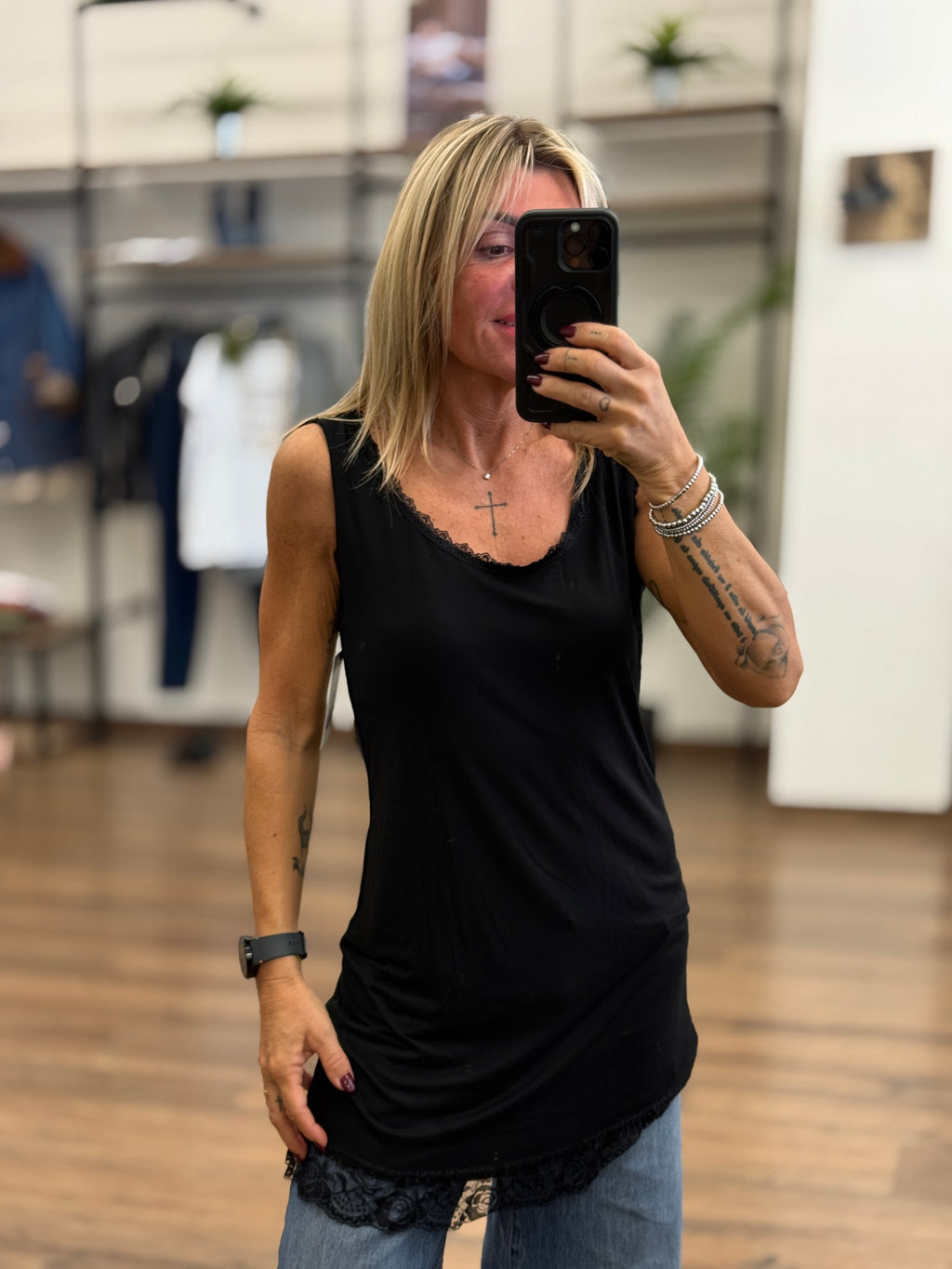 Canotta lunga con inserti in pizzo