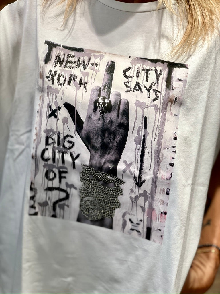 T-shirt con stampa in bianco e nero.