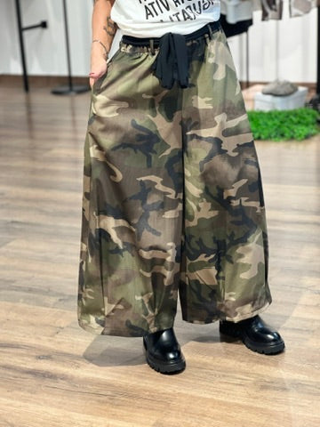Pantalone palazzo cropped camouflage