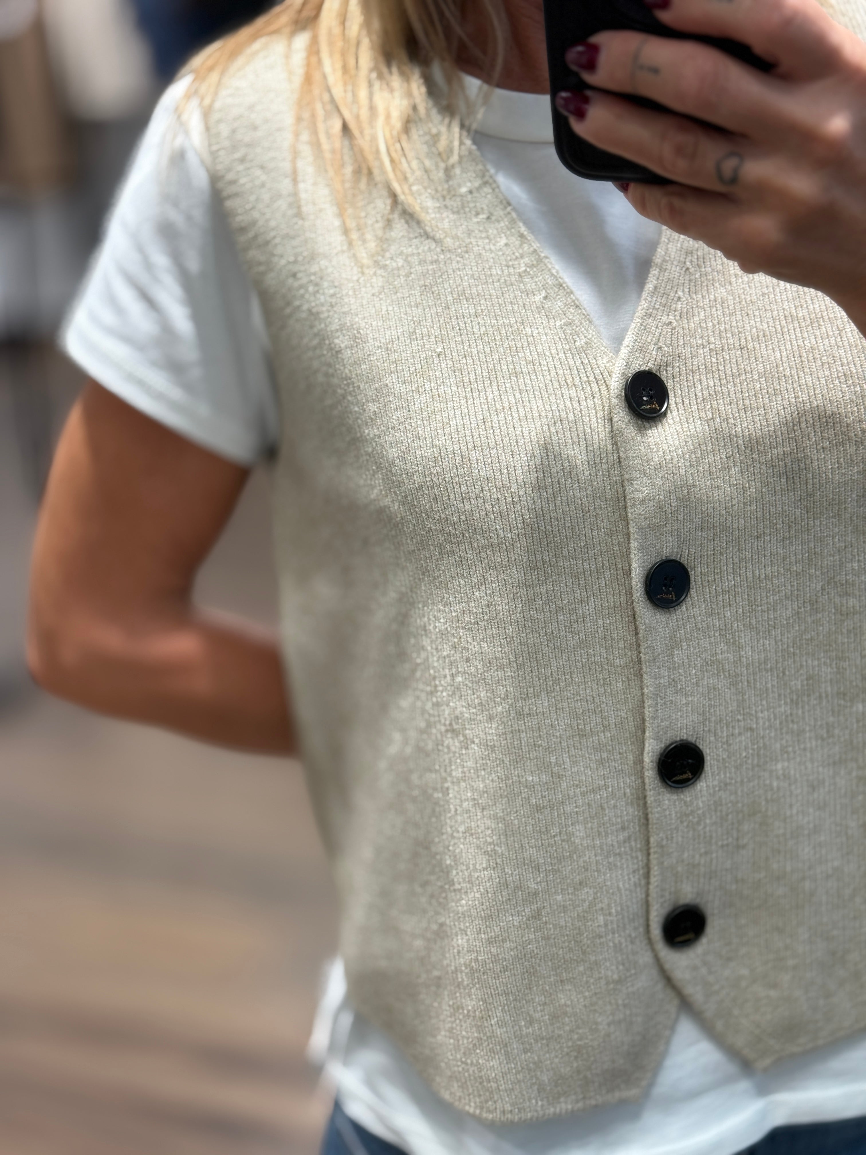 Gilet corto in maglia a costa sottile
