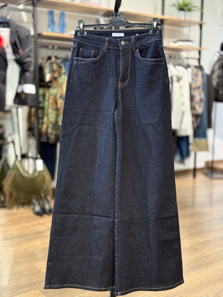 Jeans palazzo con cuciture cuoio