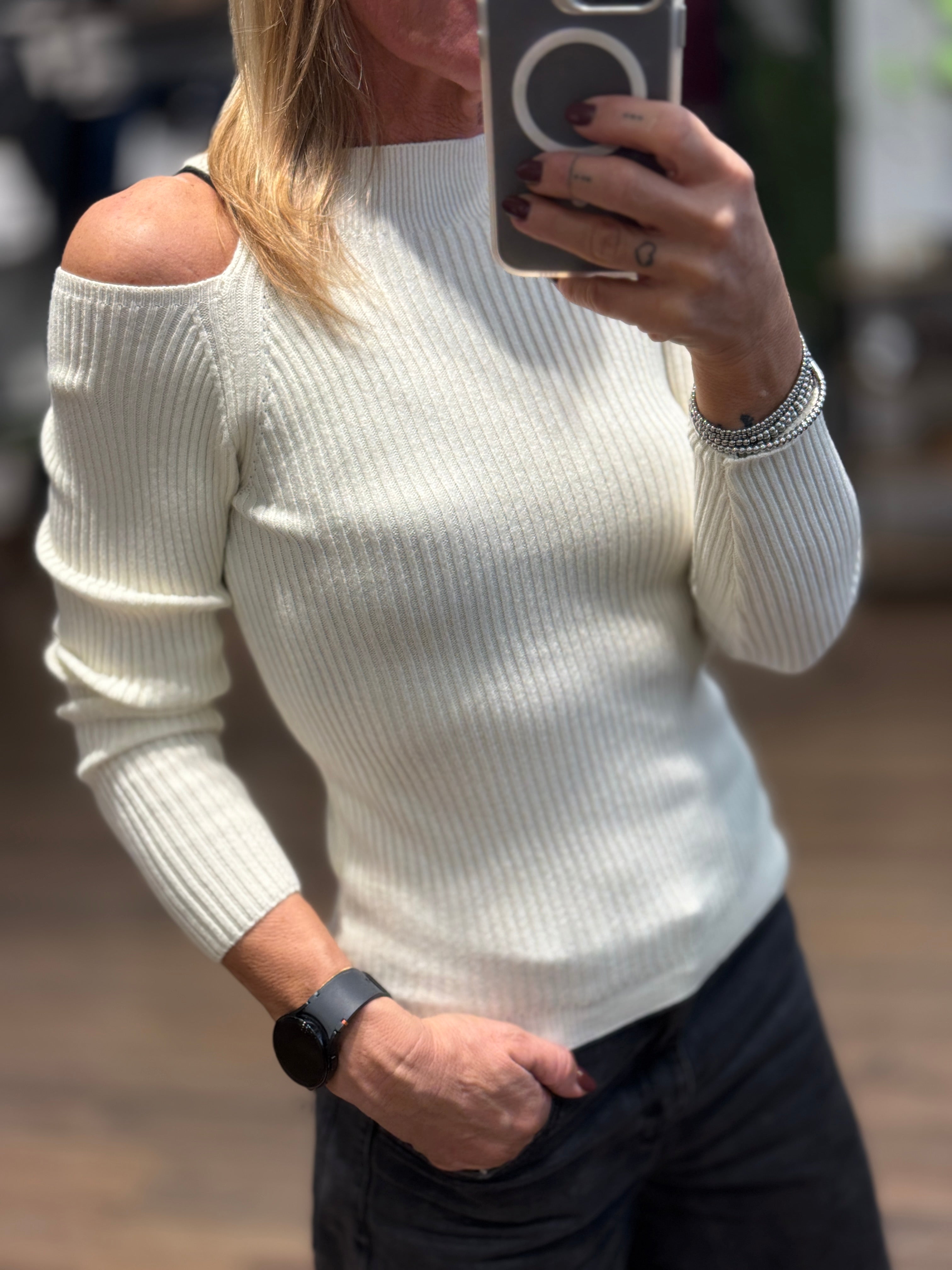 Maglia con spalle scoperte