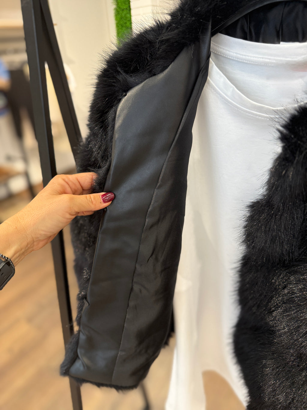 Ecopelliccia corta senza collo