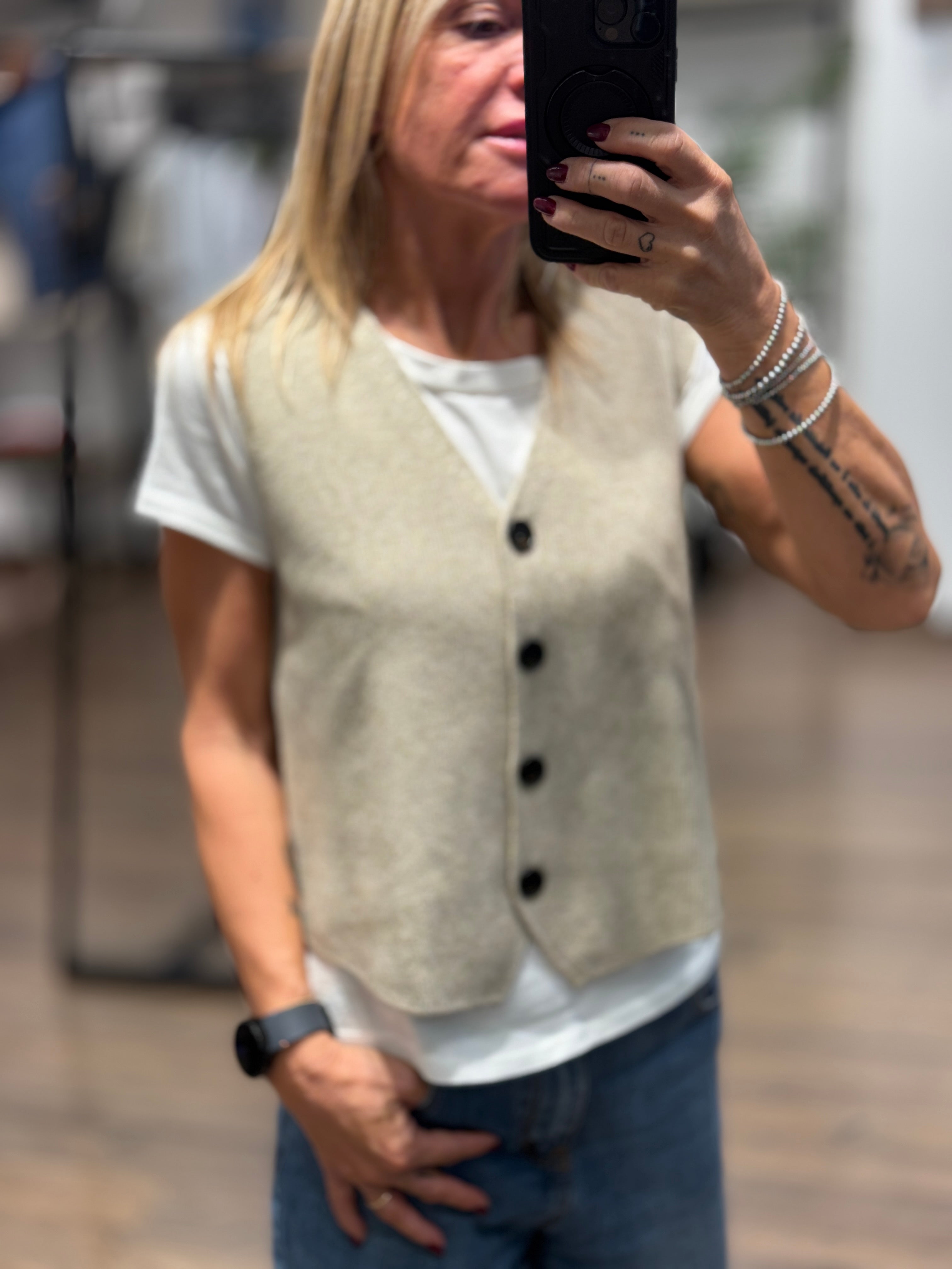 Gilet corto in maglia a costa sottile