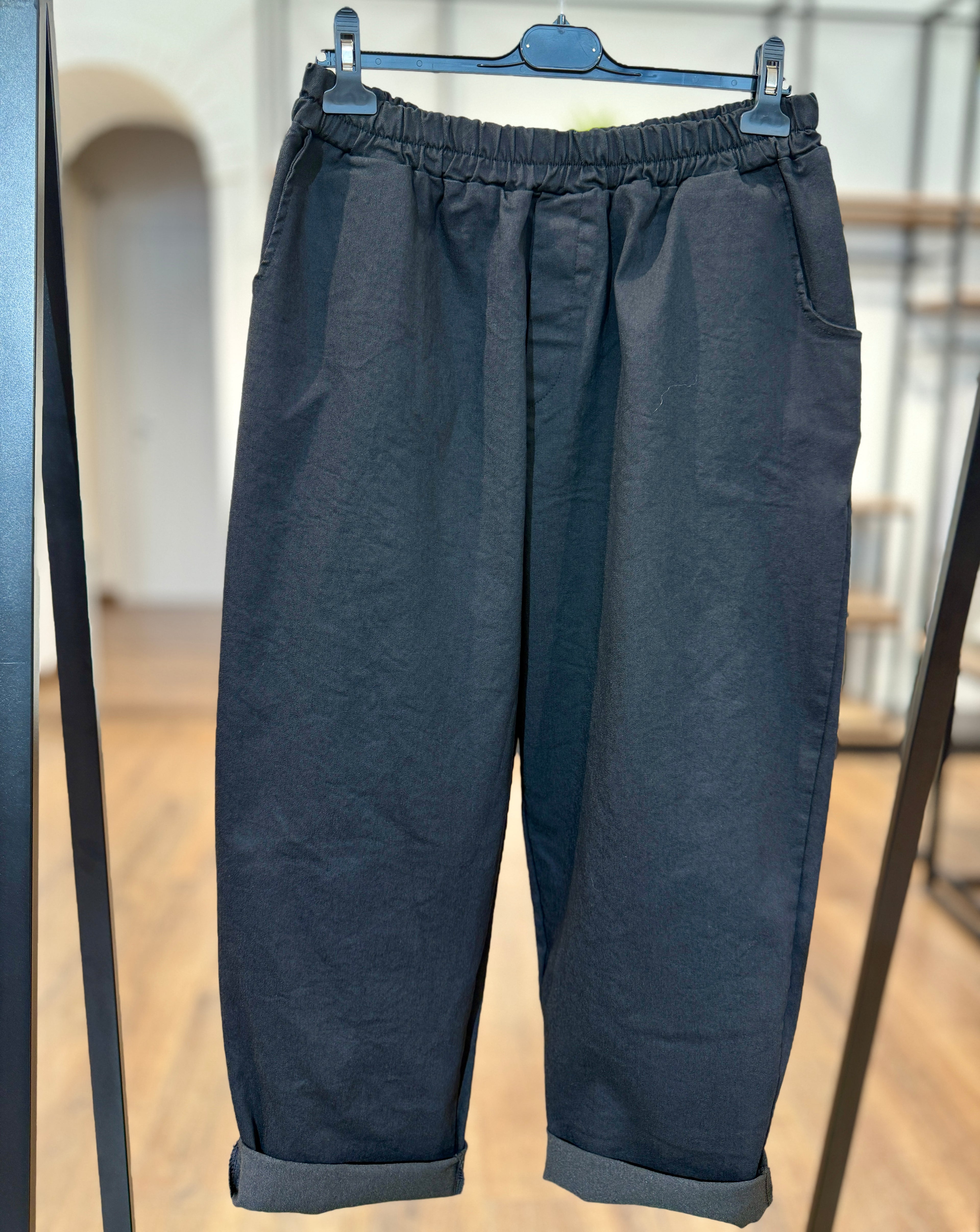 Pantalone con elastico in vita modello morbido