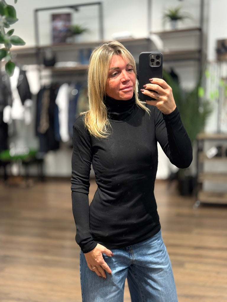 Maglia dolcevita basica