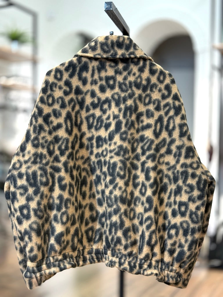 Giaccone animalier con tasche
