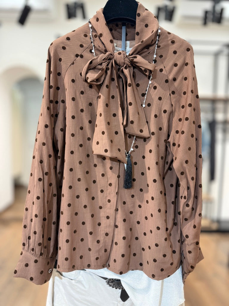 Camicia con fiocco a pois
