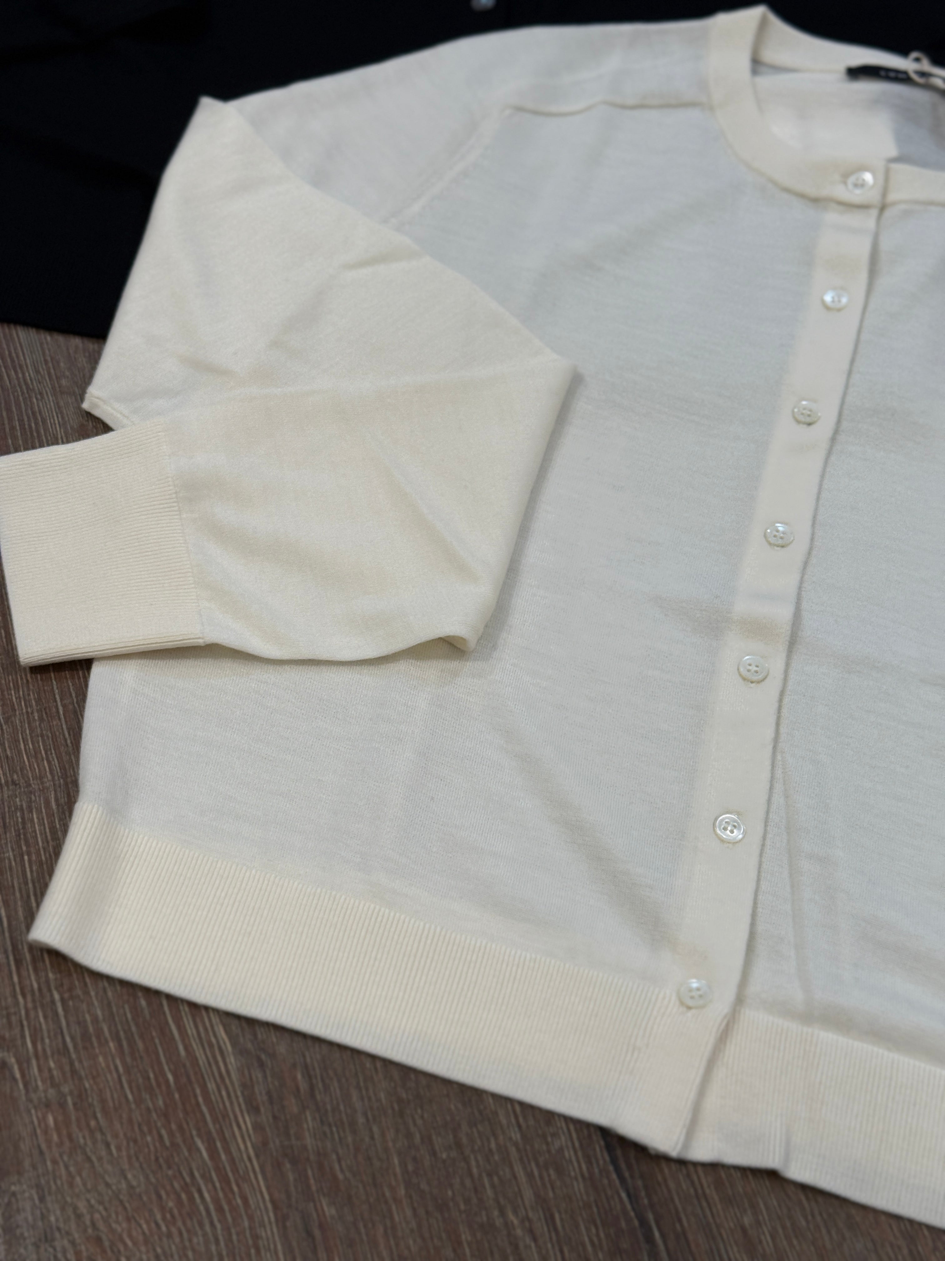 Maglia con bottoni girocollo