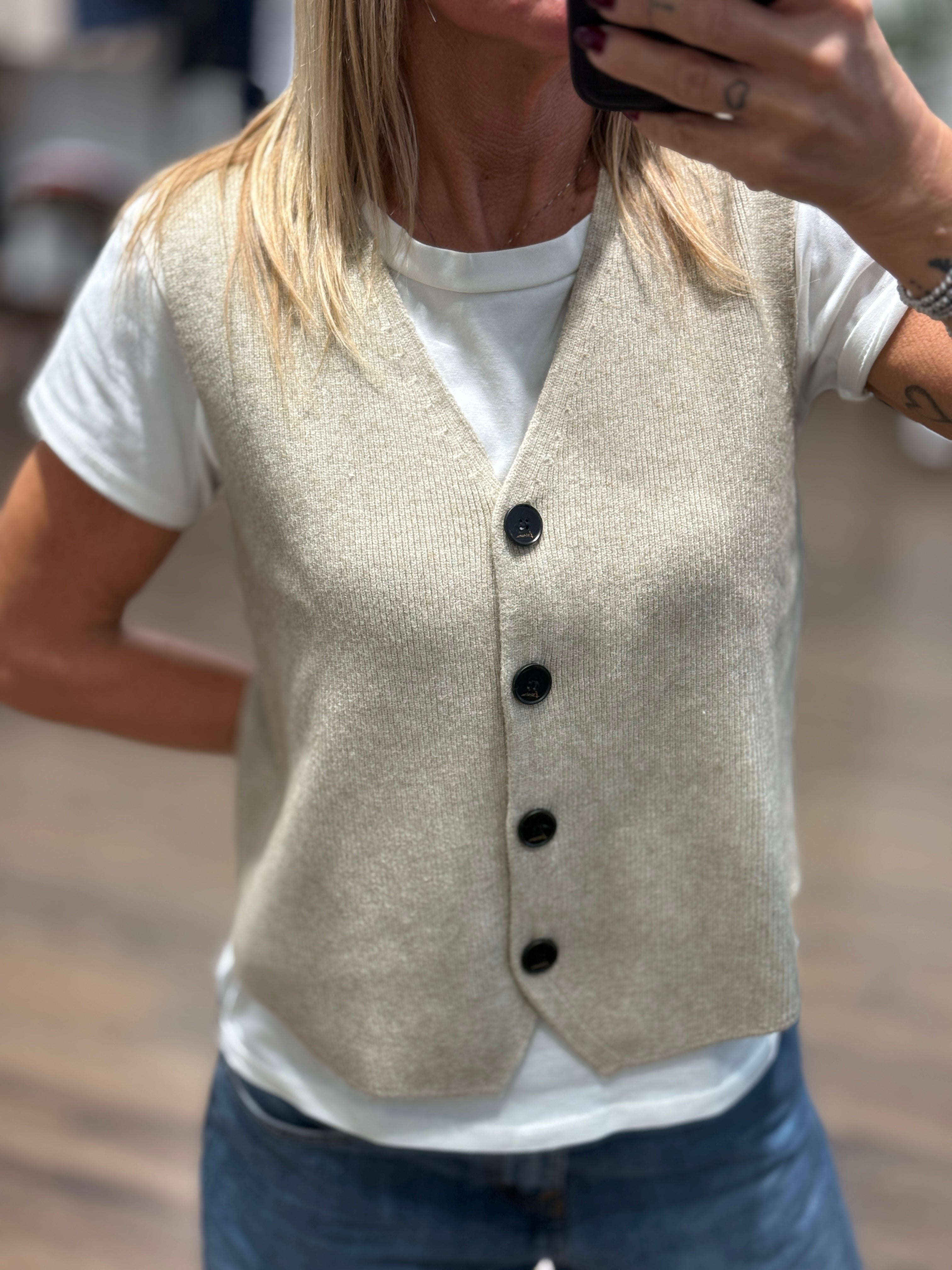 Gilet corto in maglia a costa sottile