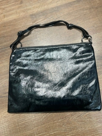 Borsa piatta con borchiette