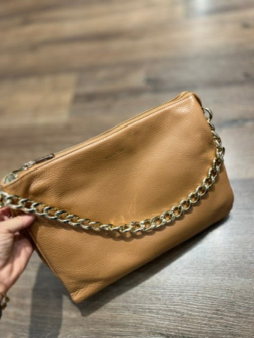 Borsa con tracolla e catena oro