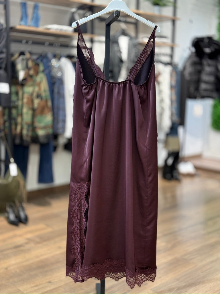 Abito sottoveste in viscosa con inserti in pizzo