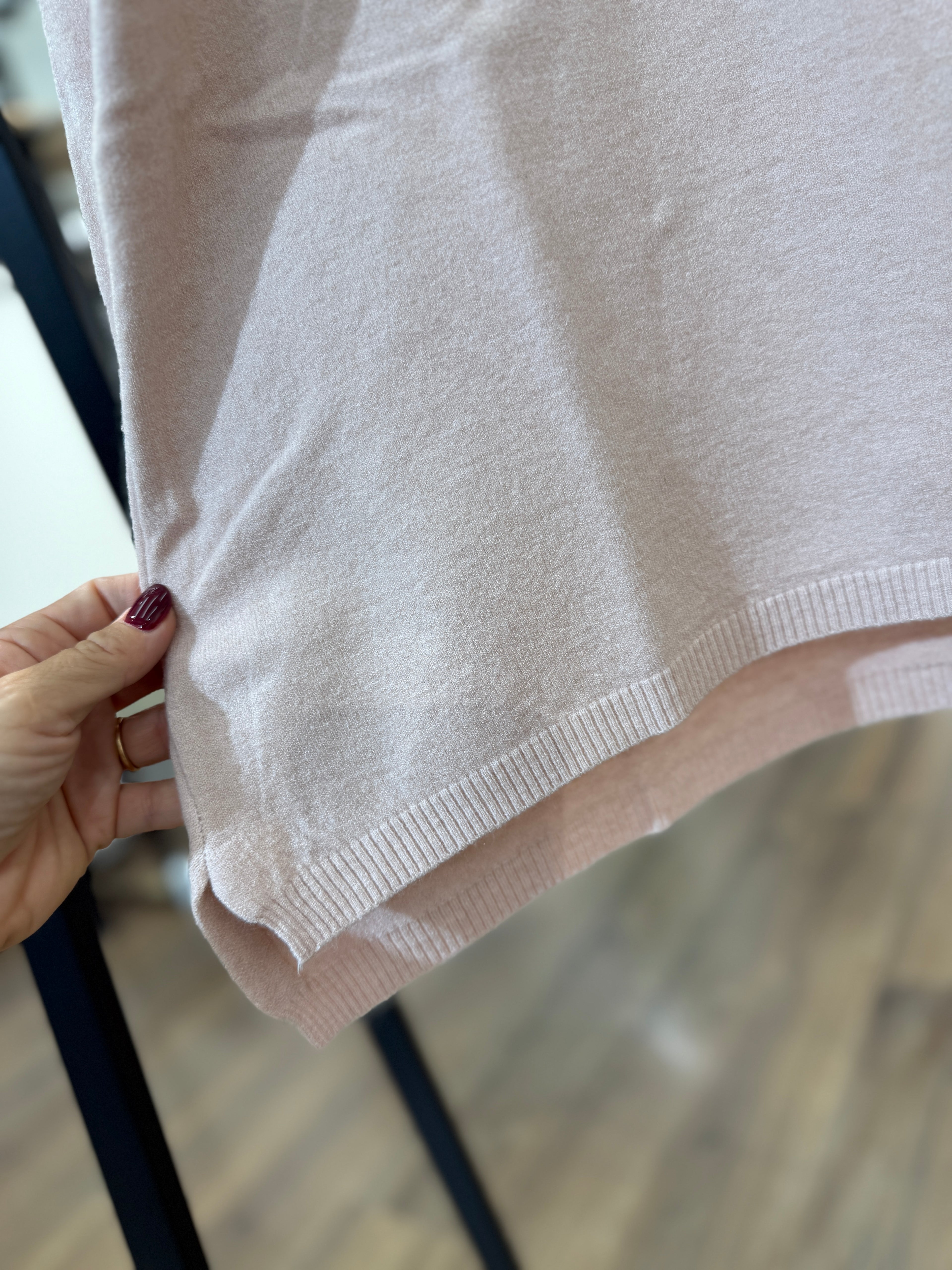 Maglia scollo a V dal taglio morbido