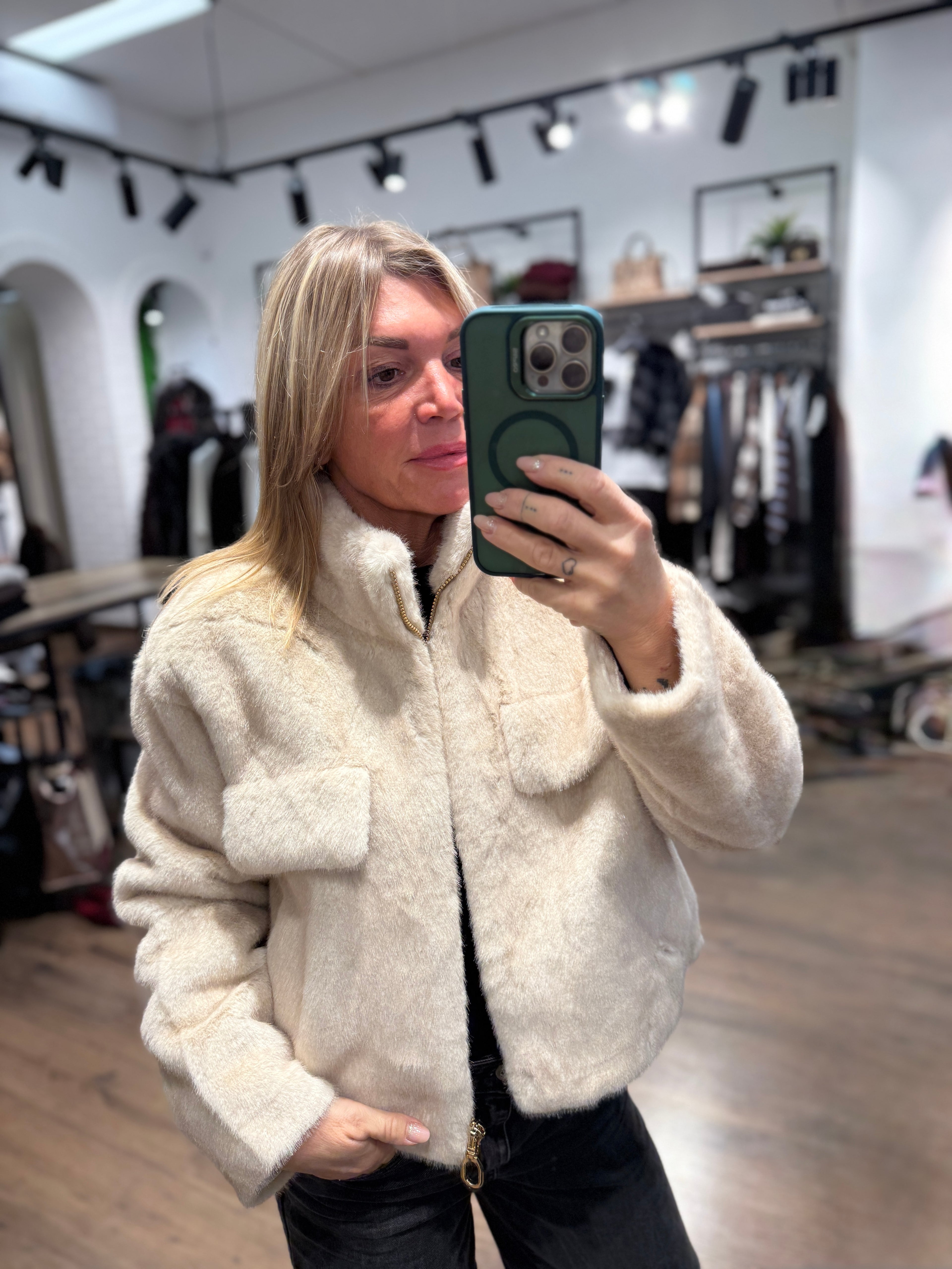 Giacca ecopelliccia con zip - tasche