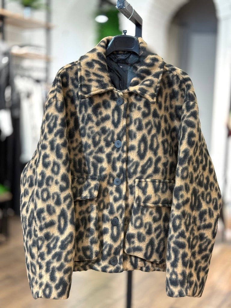 Giaccone animalier con tasche
