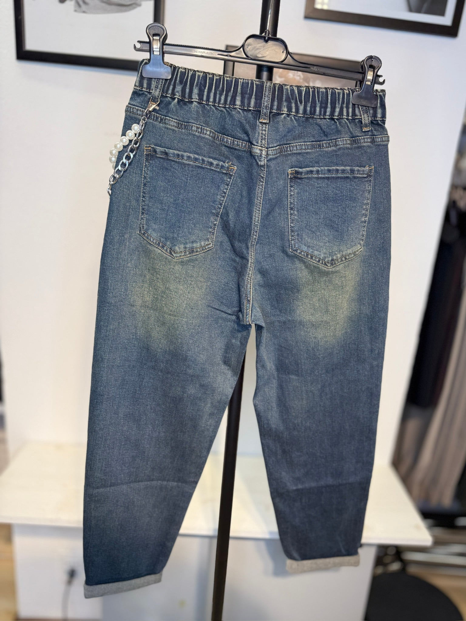 Jeans elasticizzato con catena