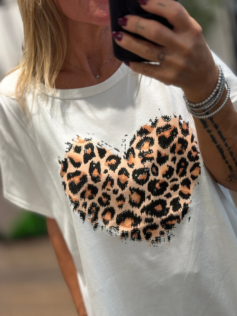T-shirt con stampa cuore animalier