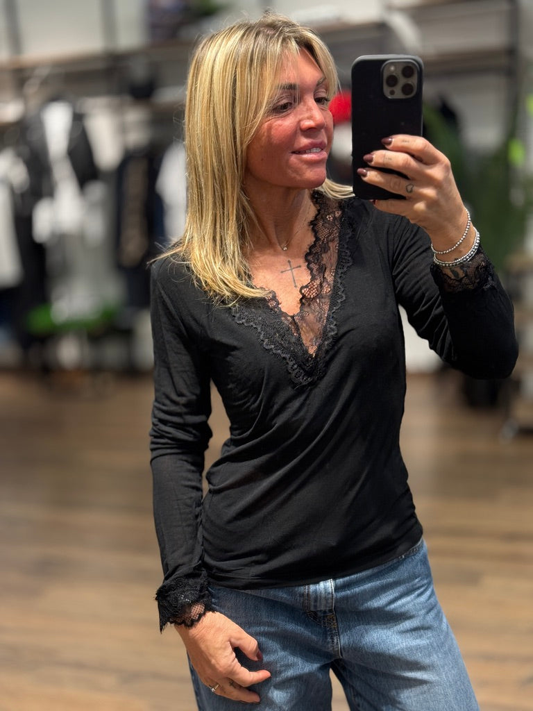 Tshirt scollo pizzo misto cashmere.